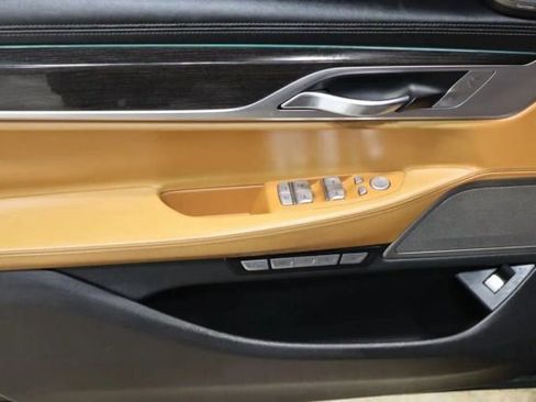 Used 2016 BMW 750i xDrive image 11