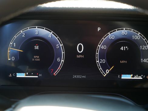 Used 2024 Jeep Grand Cherokee Limited image 21