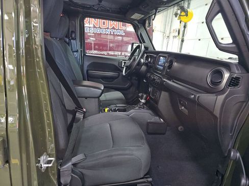 Used 2022 Jeep Gladiator Sport AWD/4WD image 5