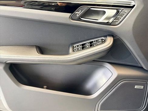 Certified 2026 Porsche Macan AWD/4WD image 11
