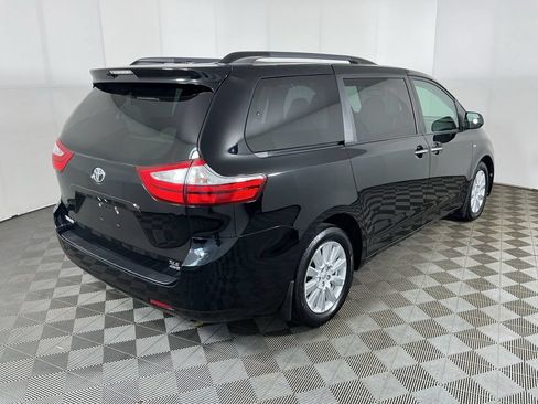 Used 2017 Toyota Sienna XLE AWD/4WD image 12