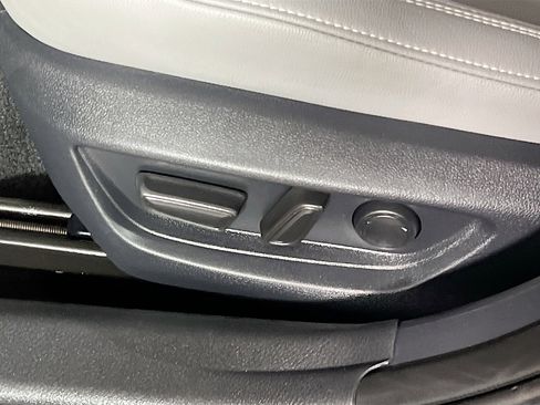 Used 2025 Toyota Camry SE FWD image 16