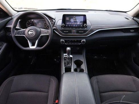 Used 2025 Nissan Altima 2.5 SV FWD image 19