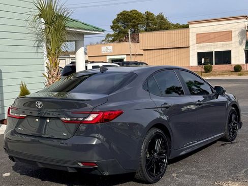 Used 2025 Toyota Camry SE w/ Convenience Package image 5