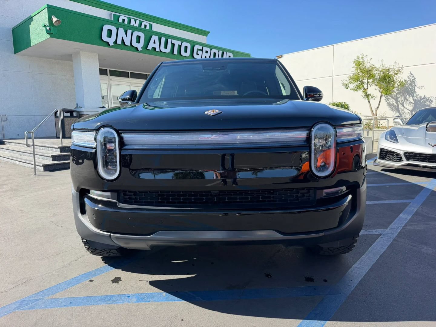 Used 2025 Rivian R1S Adventure Dual AWD/4WD image 3