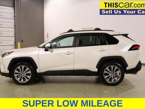 Used 2021 Toyota RAV4 XLE Premium w/ Carpet Mat Package (TMS) FWD image 5