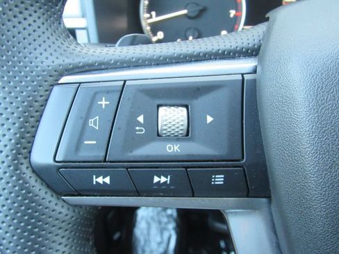 Used 2025 Mitsubishi Outlander SE image 39