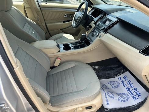 Used 2016 Ford Taurus SE FWD image 25