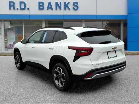 Certified 2024 Chevrolet Trax LT w/ Driver Confidence Package image 3