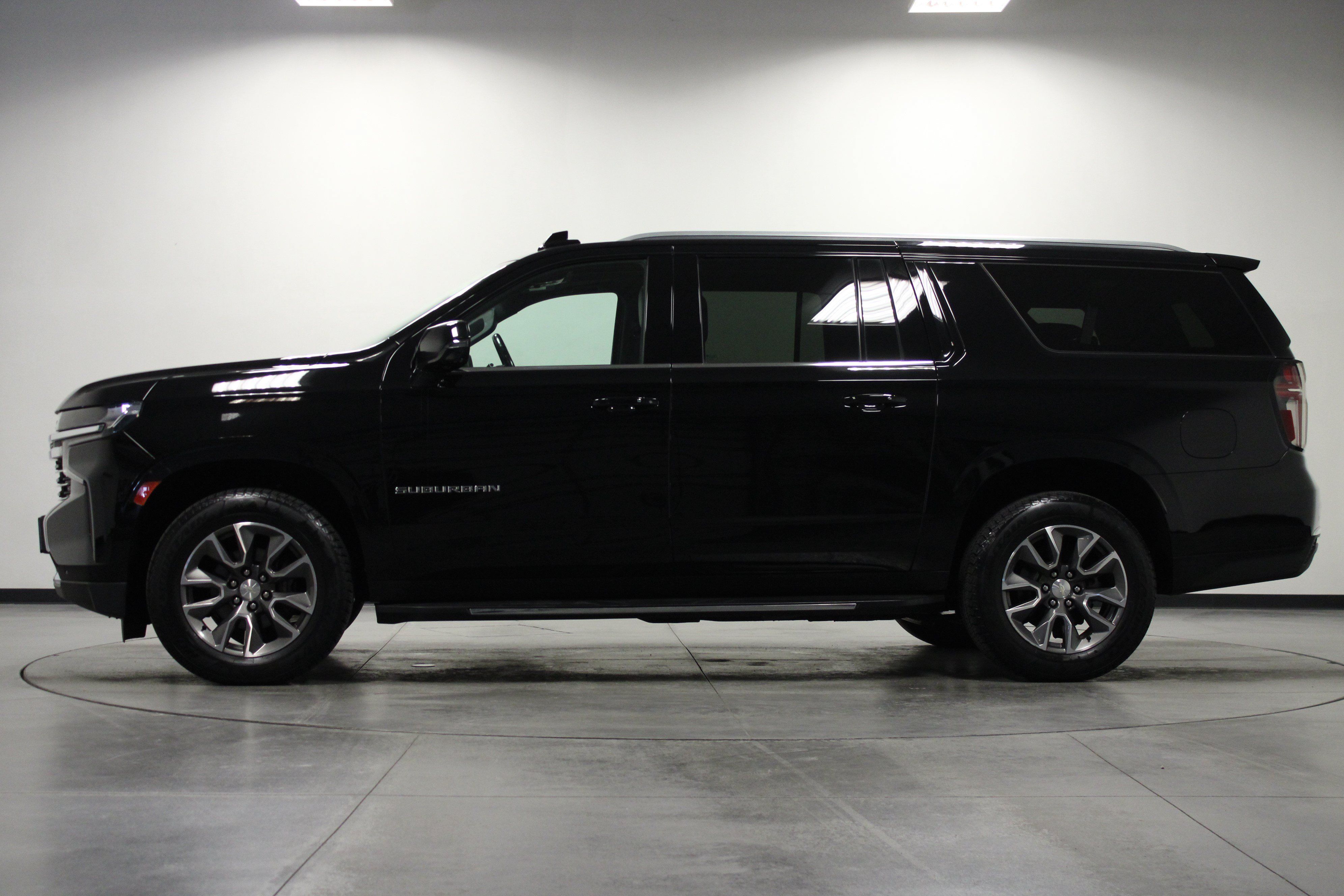 Used 2021 Chevrolet Suburban LT w/ LT Signature Package AWD/4WD image 7