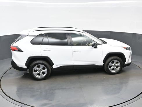 Used 2022 Toyota RAV4 LE AWD/4WD image 39