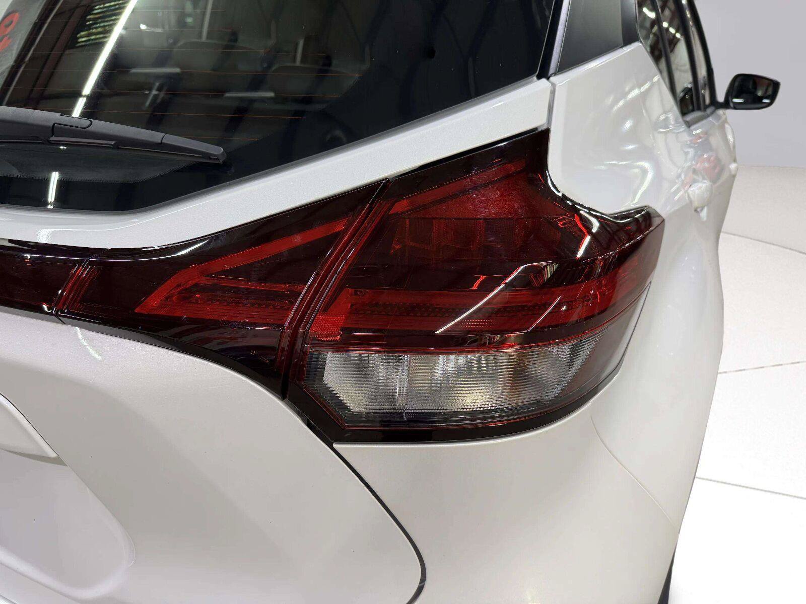 Used 2023 Nissan Kicks SR w/ SR Premium Package FWD image 14