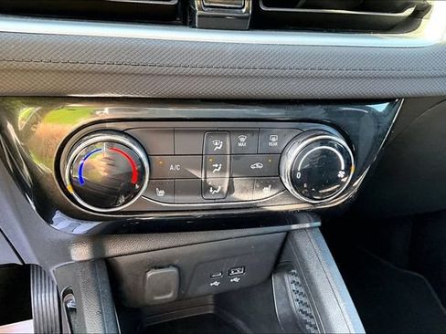 Used 2024 Chevrolet TrailBlazer LT w/ LT Cold Weather Package AWD/4WD image 32