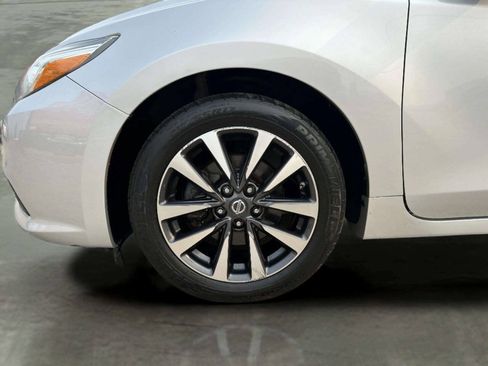 Used 2016 Nissan Altima 2.5 SV FWD image 35