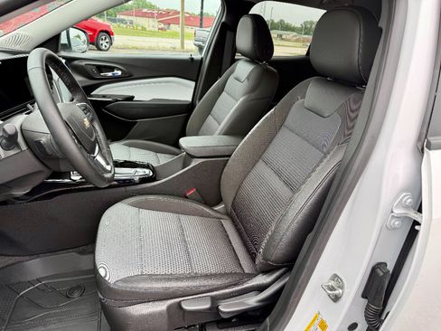 Used 2025 Chevrolet Trax LT w/ Driver Confidence Package FWD image 11