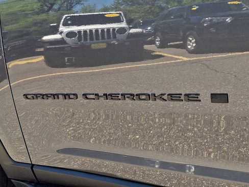 Used 2023 Jeep Grand Cherokee L Laredo AWD/4WD image 36