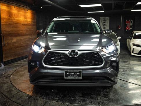 Used 2024 Toyota Highlander XLE image 4