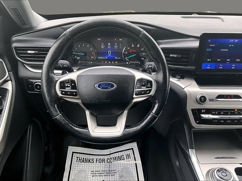 Used 2021 Ford Explorer XLT AWD/4WD image 2