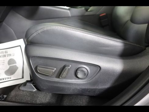 Used 2022 Toyota RAV4 XLE Premium image 37