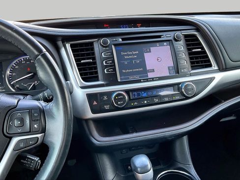 Used 2018 Toyota Highlander XLE FWD image 7