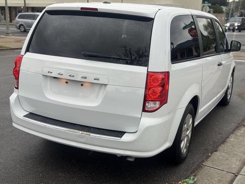 Used 2019 Dodge Grand Caravan SE w/ UConnect Hands-Free Group image 7