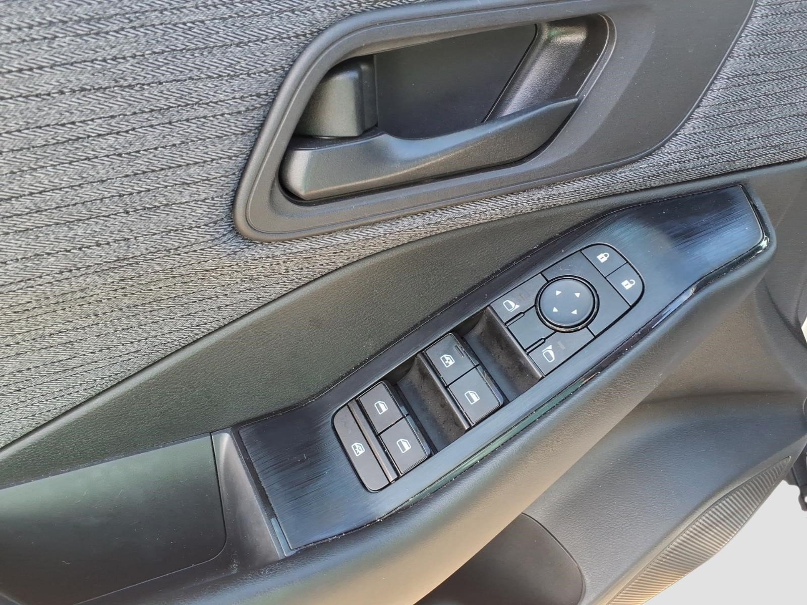 Used 2023 Nissan Rogue S AWD/4WD image 13