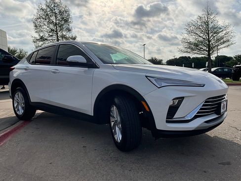 Used 2025 Buick Envista Preferred image 4