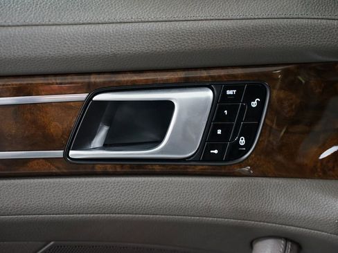 Used 2018 Porsche Panamera image 31