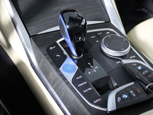 Used 2022 BMW i4 eDrive40 w/ M Sport Package image 19