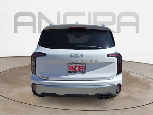Used 2023 Kia Telluride EX w/ EX Captain's Chair Package image 7
