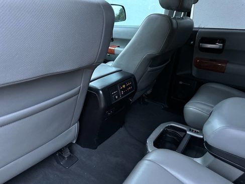 Used 2019 Toyota Sequoia Platinum image 18