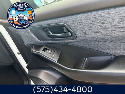 Used 2023 Nissan Rogue S image 16