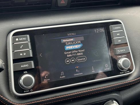 Used 2018 Nissan Kicks SR image 32