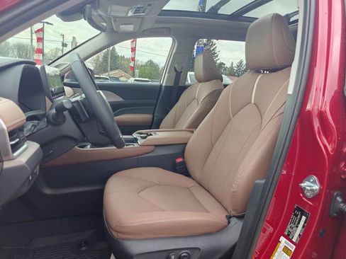 Used 2026 Toyota Grand Highlander Platinum image 10