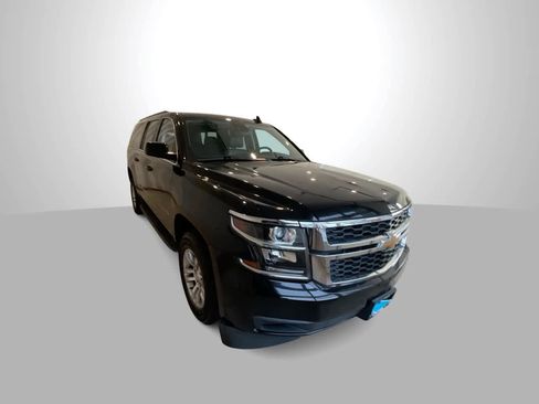 Used 2020 Chevrolet Suburban LT image 2