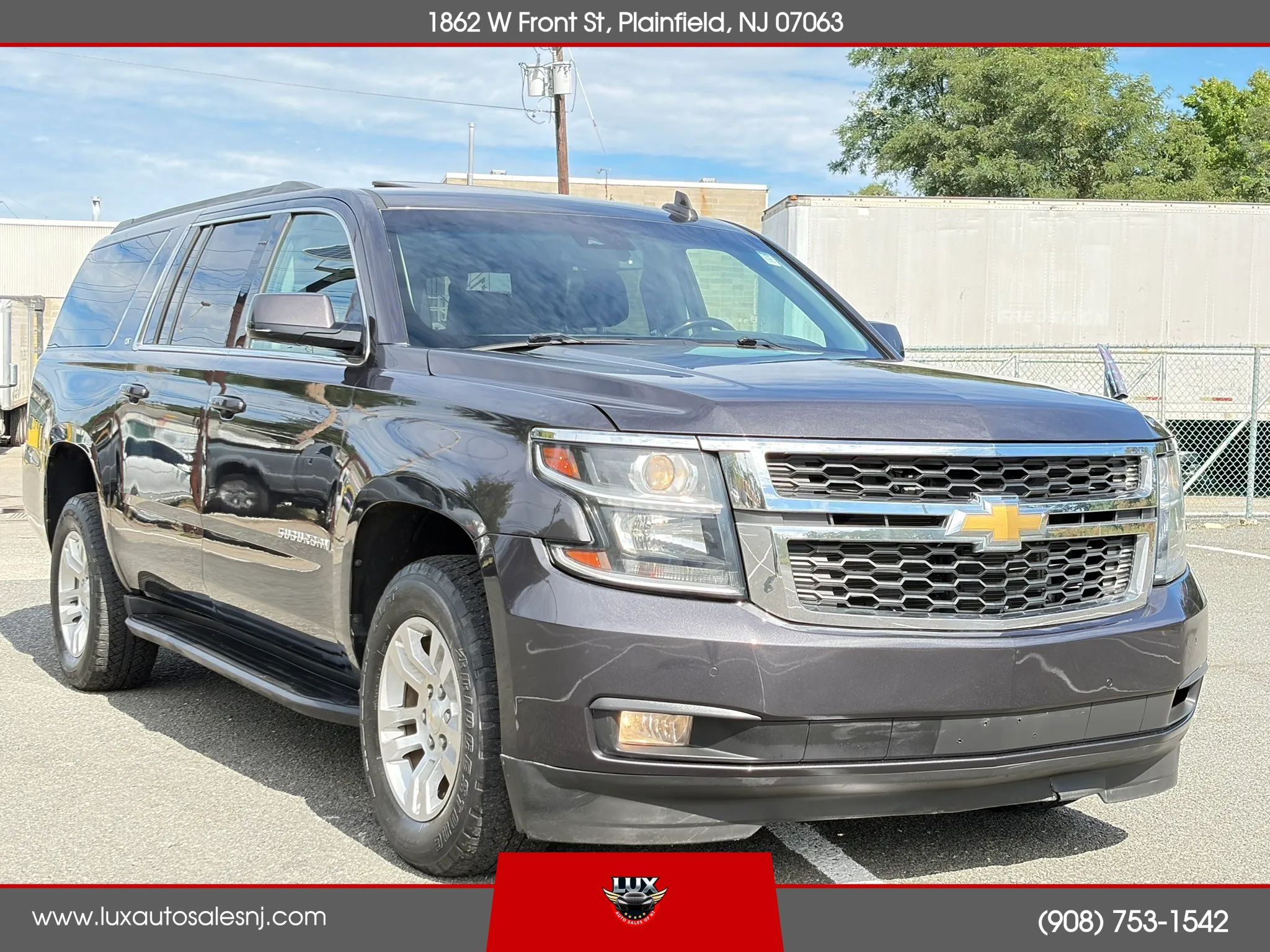 Used 2018 Chevrolet Suburban LT w/ Luxury Package AWD/4WD image 4
