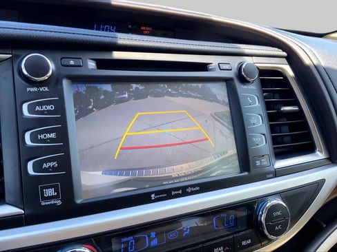 Used 2019 Toyota Highlander Limited FWD image 27