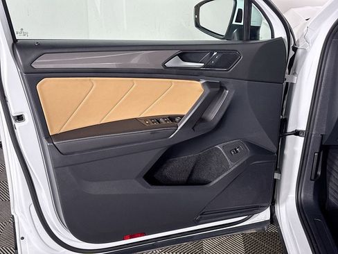 Certified 2024 Volkswagen Tiguan SE image 10
