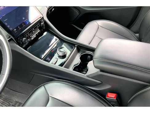 Used 2024 Jeep Grand Cherokee Limited w/ Black Appearance Package image 16