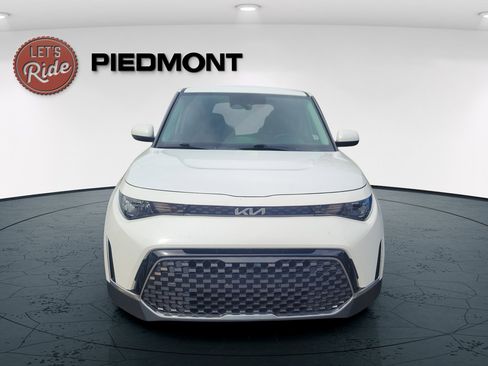 Used 2024 Kia Soul EX w/ Option Group 015 FWD image 2