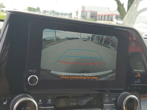 Certified 2024 Toyota Highlander XLE AWD/4WD image 29