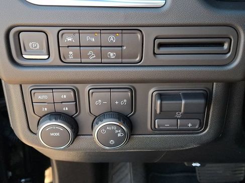 Used 2024 Chevrolet Tahoe Z71 w/ Luxury Package AWD/4WD image 24
