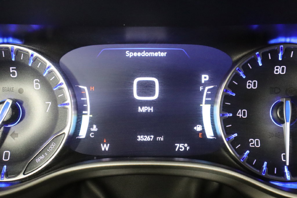 Used 2025 Chrysler Pacifica Select FWD image 41