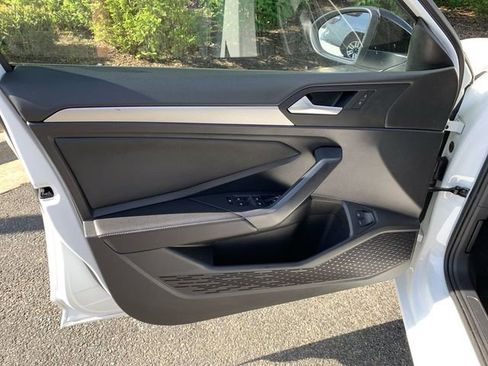 Used 2022 Volkswagen Jetta Sport image 17