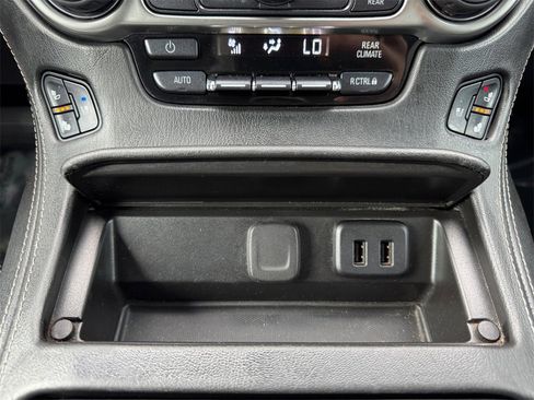 Used 2018 Chevrolet Suburban Premier image 30