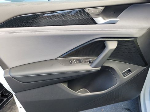 New 2026 Volkswagen Tiguan SE R-Line FWD image 17