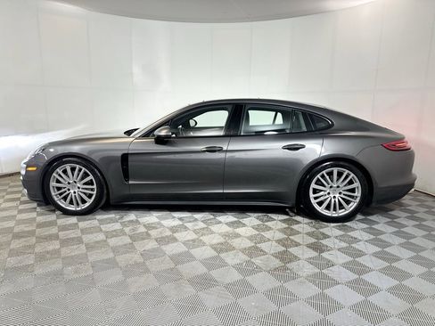 Used 2017 Porsche Panamera 4 image 3
