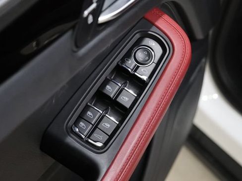 Used 2023 Porsche Macan S AWD/4WD image 17