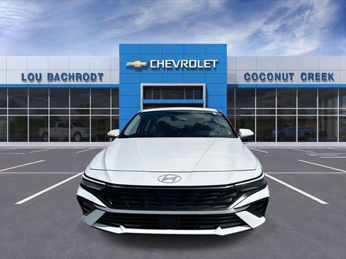 Used 2025 Hyundai Elantra SEL image 3