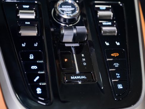 New 2026 Aston Martin DBX 707 image 36